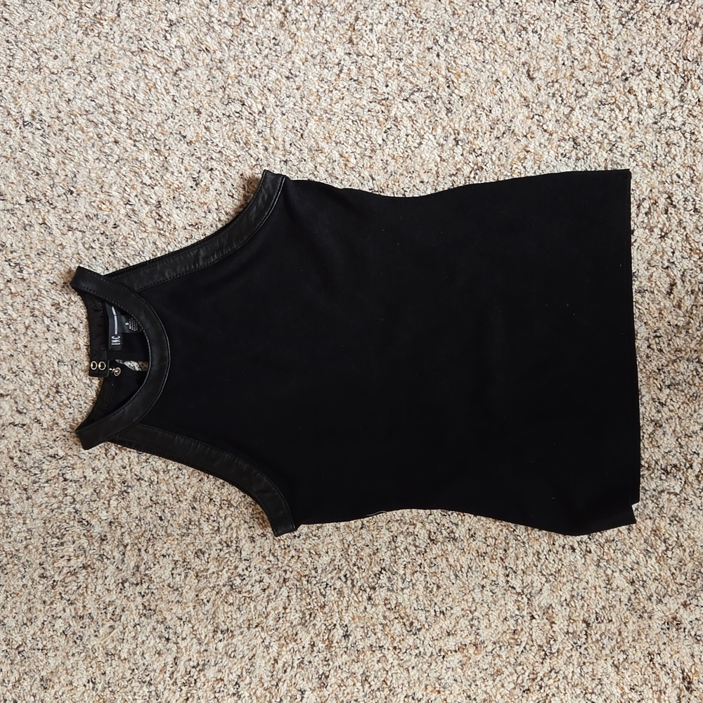 Sleevless knit top trimmed in leather. Halter style.